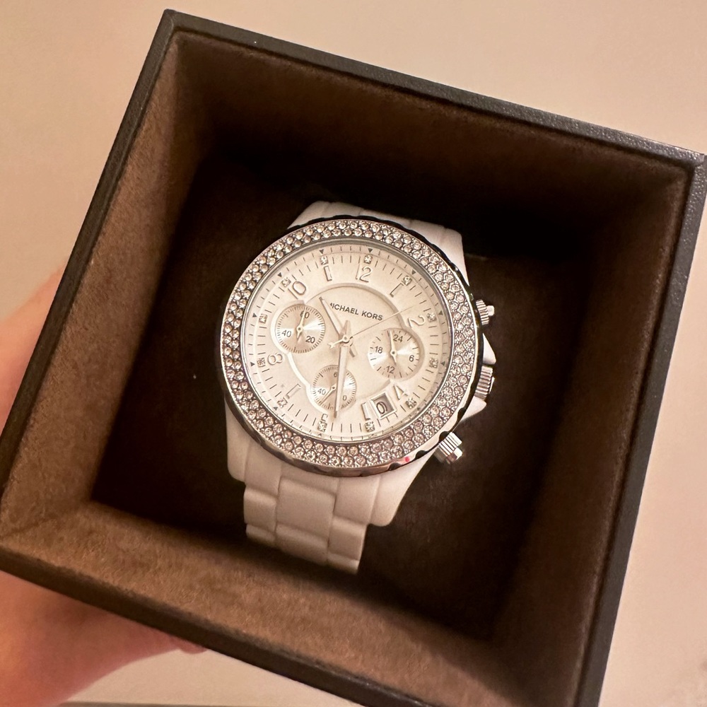 MICHAEL KORS WHITE WATCH WITH SILVER HARDWARE
